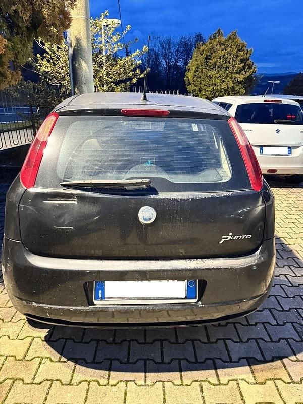 Usata Fiat Punto 90 CV (66 kW) 2007 Nero Berlina