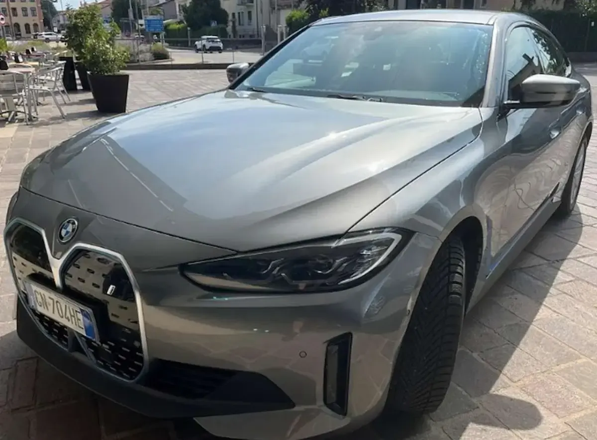 Usata BMW i4 Sport Line 105 kW (143 CV) 2023 Grigio Berlina