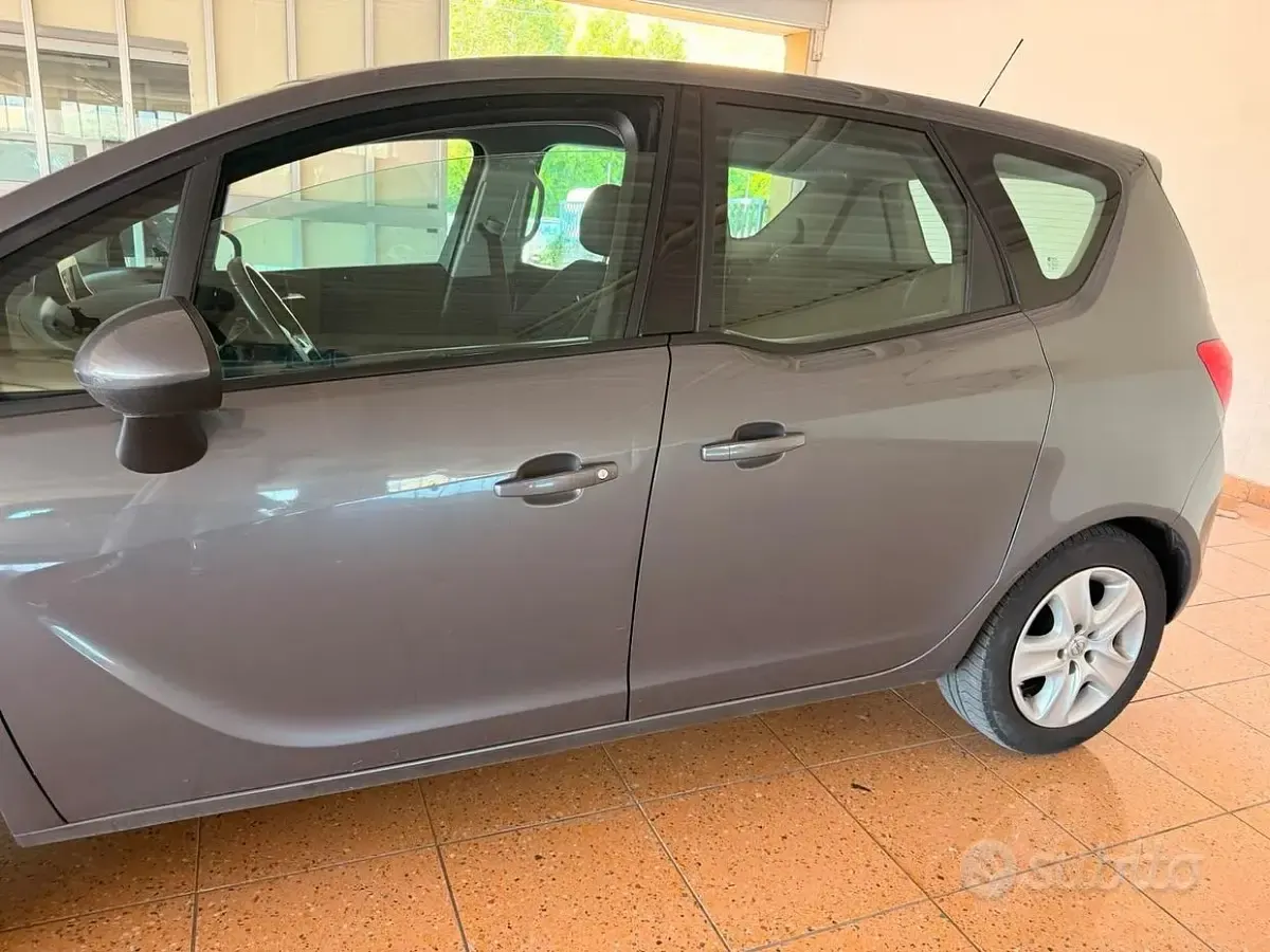 Usata Opel Meriva 95 CV (69 kW) 2016 Grigio Monovolume