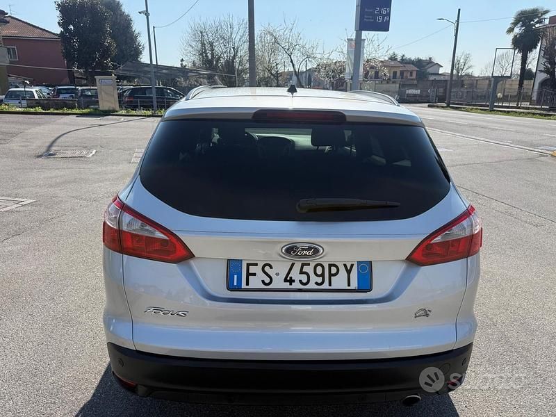 Usata Ford Focus 163 CV (119 kW) 2013 Grigio Station wagon