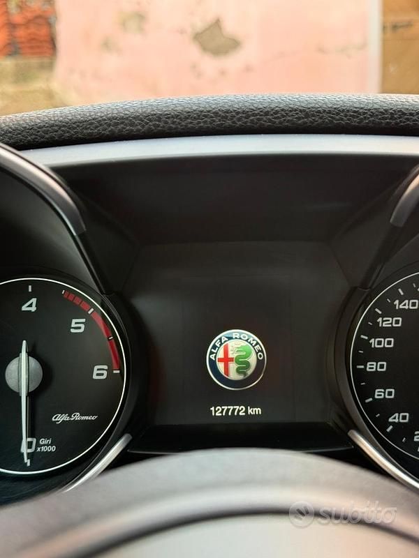 Usata Alfa Romeo Giulia 150 CV (110 kW) 2017 Blu Berlina