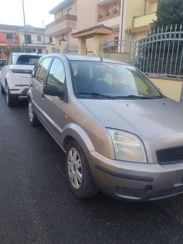 Usata Ford Fusion 68 CV (50 kW) 2003 Argento Monovolume