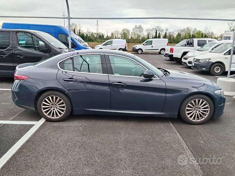 Usata Alfa Romeo Giulia Super 150 CV (110 kW) 2016 Grigio Berlina