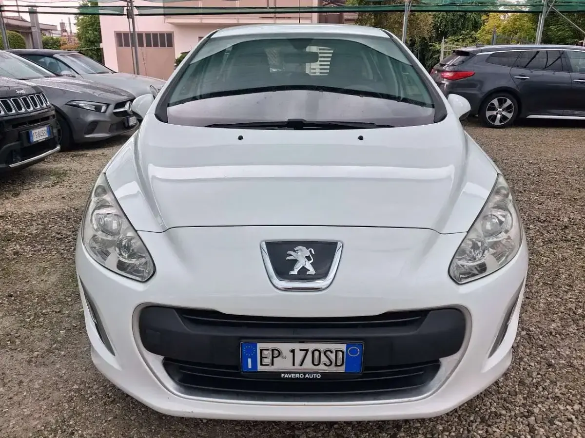Usata Peugeot 308 Access 111 CV (81 kW) 2013 Bianco Berlina