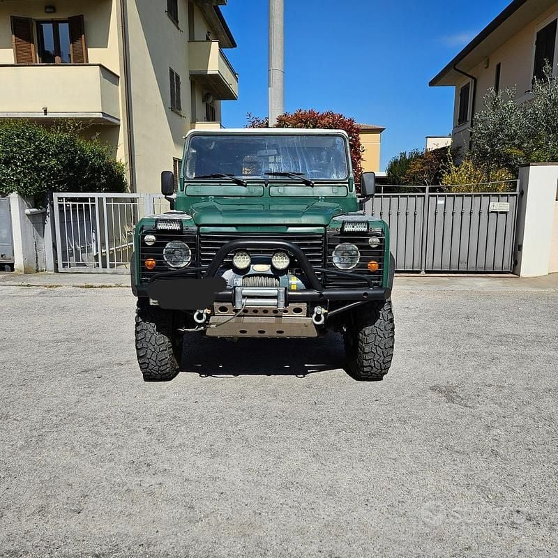 Usata Land Rover Defender 86 CV (63 kW) 1990 Verde SUV