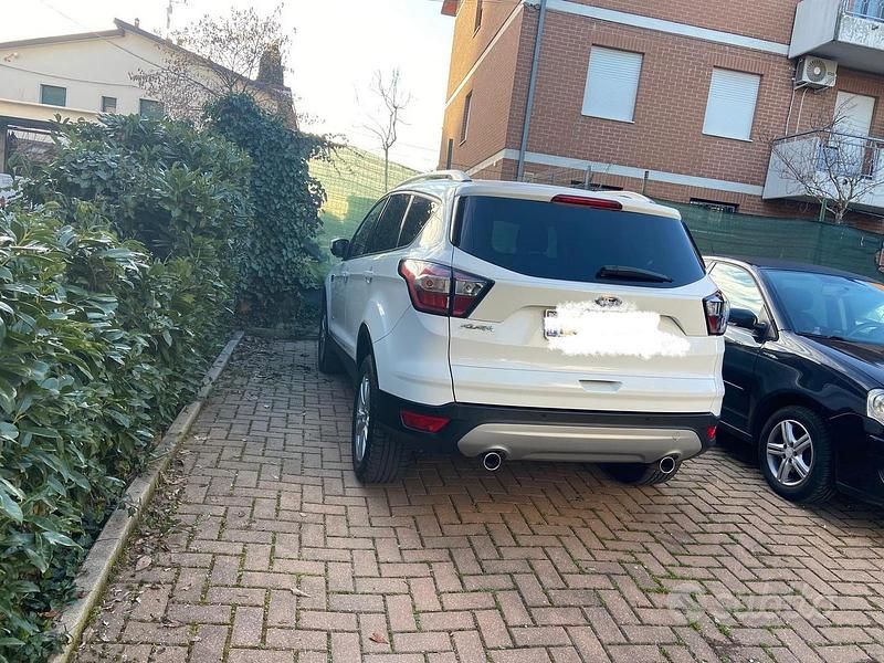 Usata Ford Kuga 150 CV (110 kW) 2017 Bianco SUV
