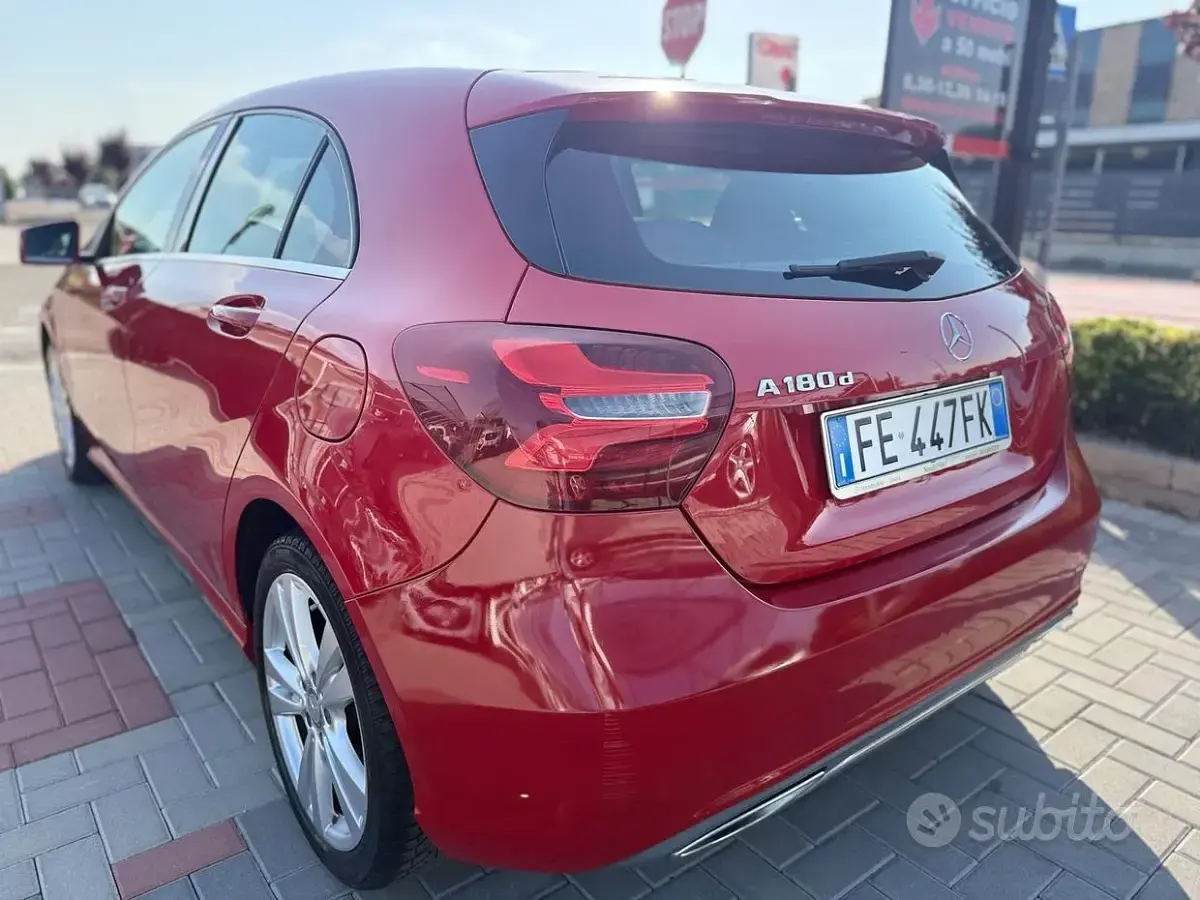 Usata Mercedes A180 109 CV (80 kW) 2016 Rosso Utilitaria
