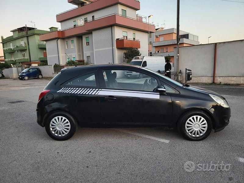 Usata Opel Corsa Sport 80 CV (58 kW) 2008 Nero Utilitaria