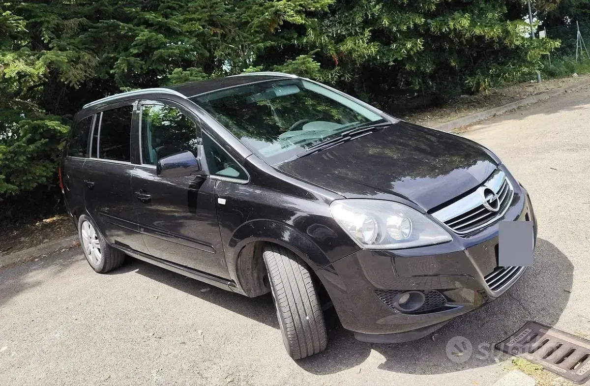 Usata Opel Zafira 150 CV (110 kW) 2012 Nero Monovolume