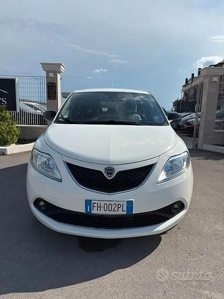 Usata Lancia Ypsilon Gold 95 CV (69 kW) 2017 Bianco Utilitaria