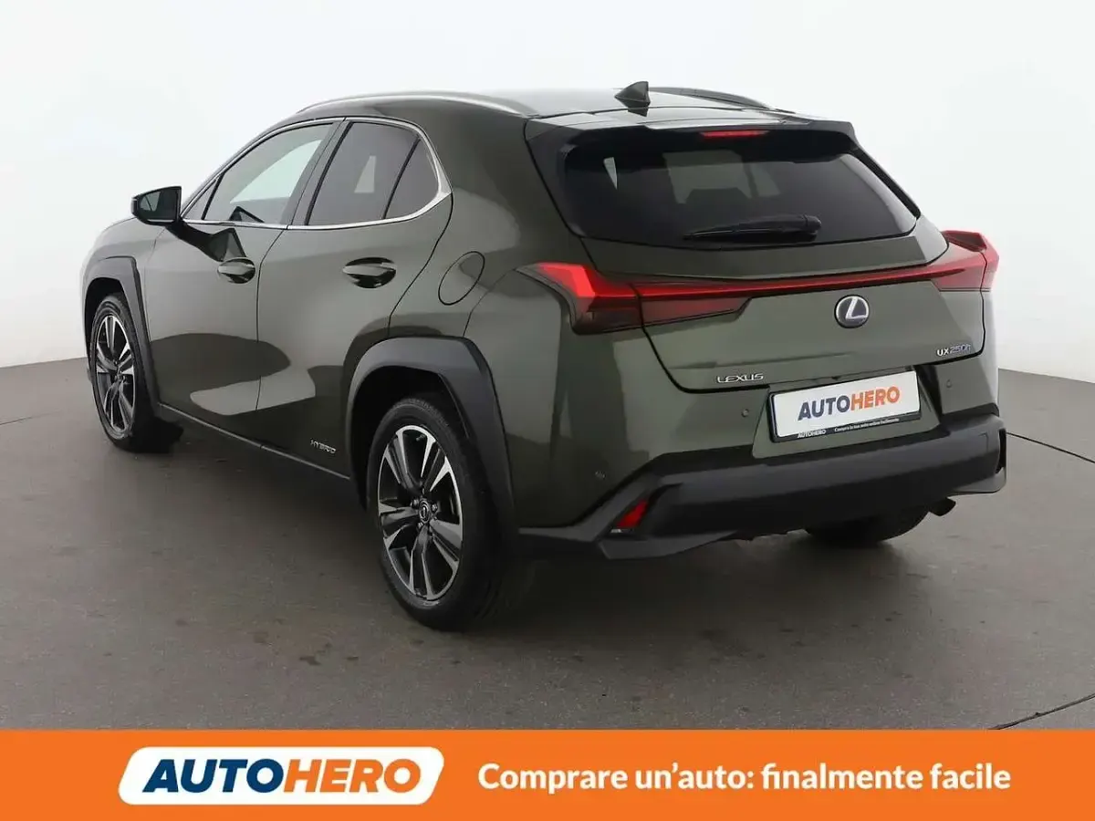 Usata Lexus UX 250h E-FOUR Executive Line 152 CV (111 kW) 2019 Verde SUV