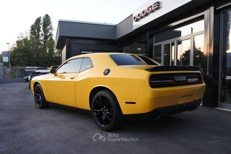 Usata Dodge Challenger SXT 305 CV (224 kW) 2018 Giallogiallo Coupé