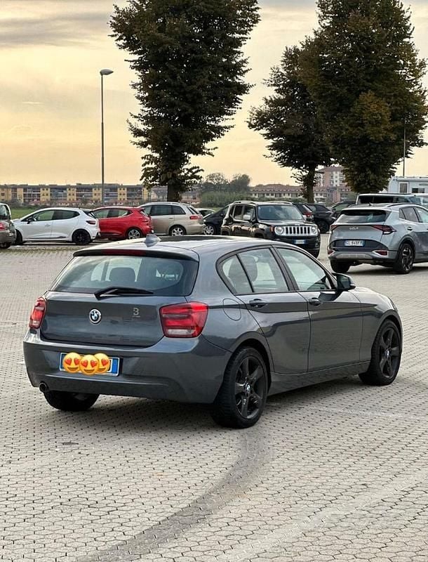 Usata BMW 118 Sport Line 143 CV (105 kW) 2012 Grigio Utilitaria