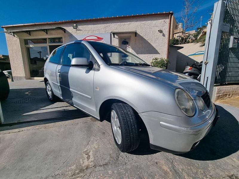 Usata VW Polo Comfortline 63 CV (46 kW) 2004 Argento Berlina