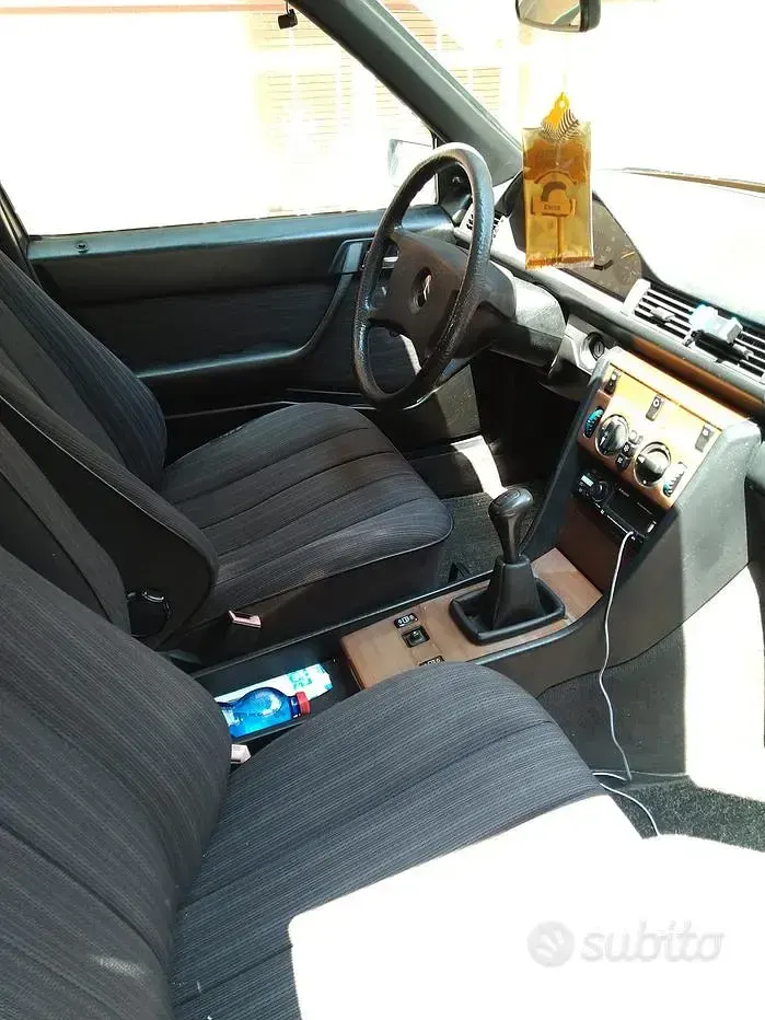 Usata Mercedes 200 1989 Nero Berlina