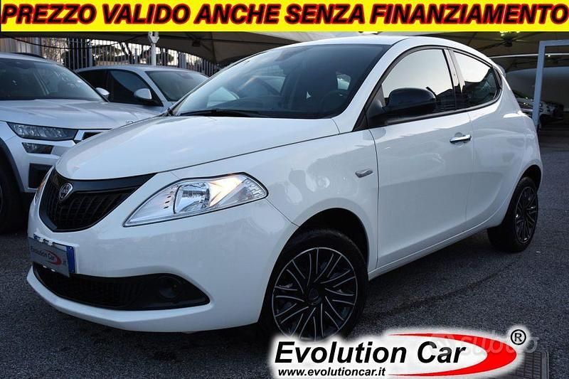 Usata Lancia Ypsilon S 69 CV (50 kW) 2023 Bianco Utilitaria