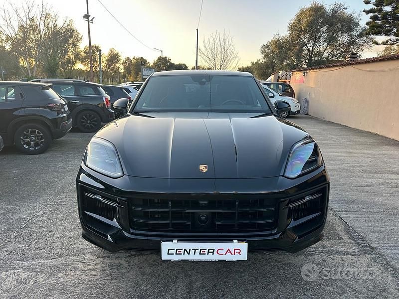 Gebraucht Porsche Cayenne 353 PS (259 kW) 2024 Schwarz SUV