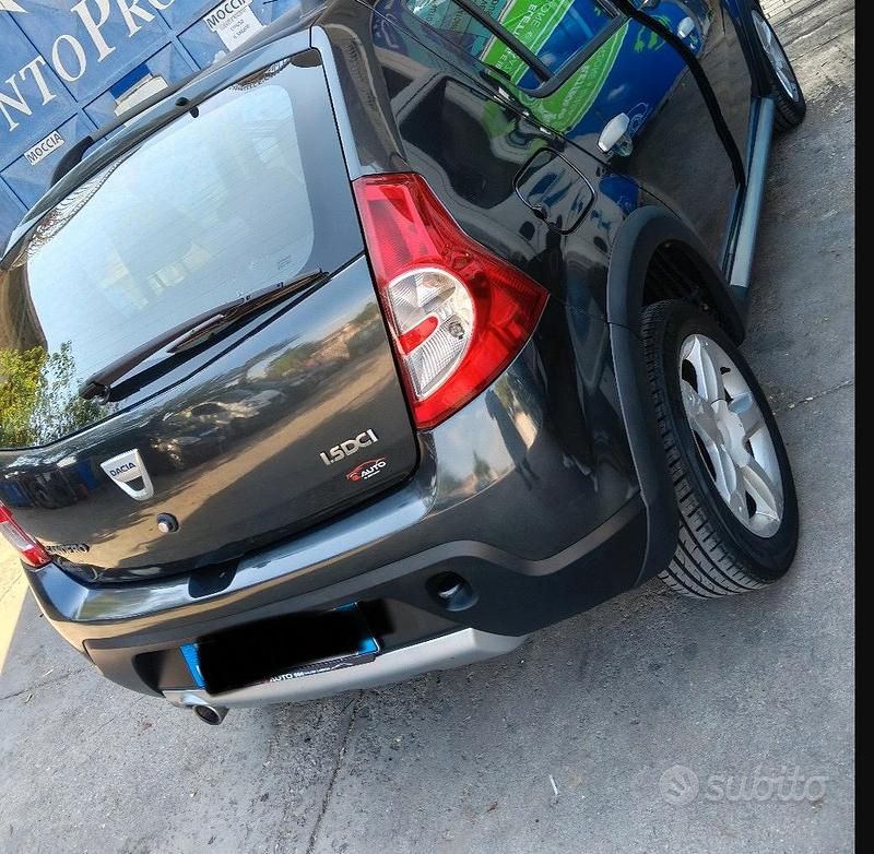 Usata Dacia Sandero 90 CV (66 kW) 2011 Grigio SUV