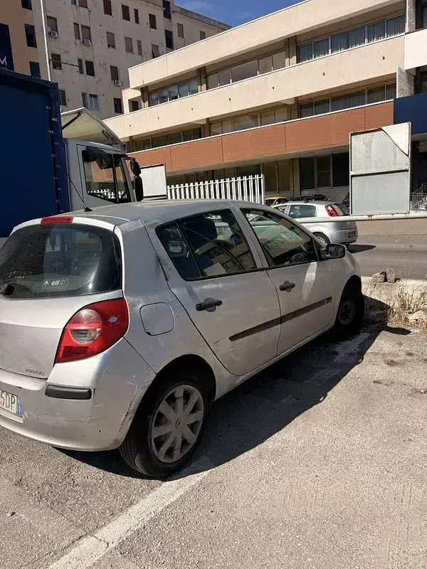 Usata Renault Clio II 68 CV (50 kW) 2006 Berlina