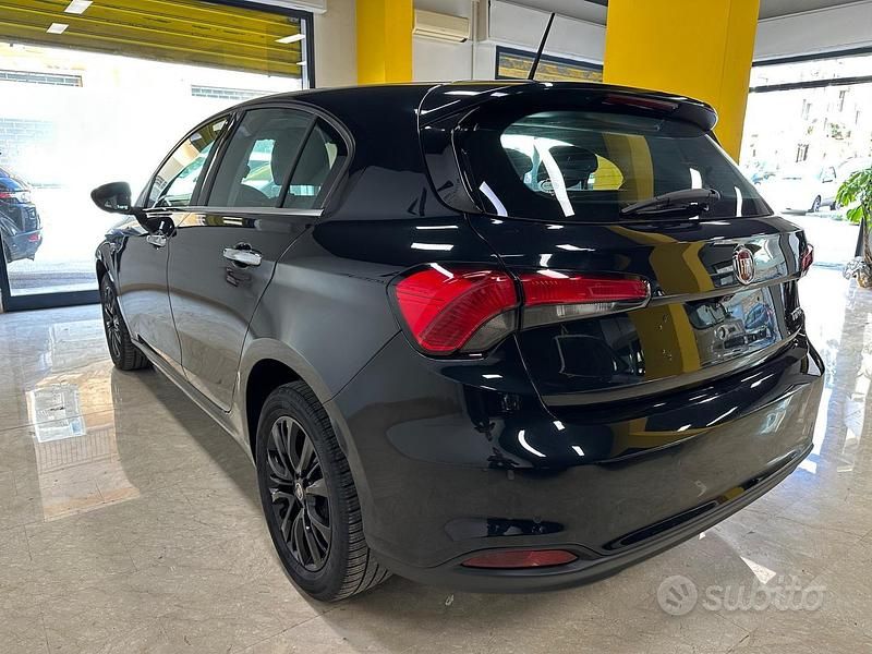 Usata Fiat Tipo Lounge 120 CV (88 kW) 2017 Blu Berlina