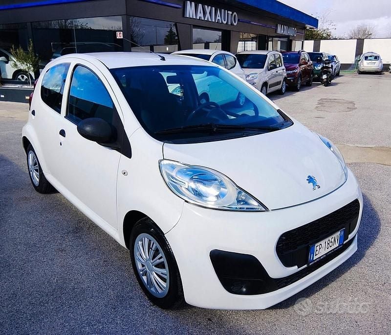 Usata Peugeot 107 67 CV (49 kW) 2013 Bianco Utilitaria