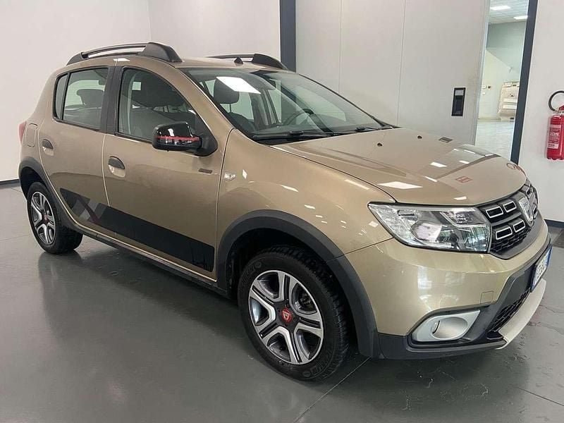Bronzo Usata 2020 Dacia Sandero Stepway Due volumi | 9500 € (Buon prezzo) - Immagine 1/4