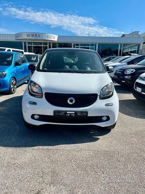 Begagnad Smart ForFour 71 HK (52 kW) 2018 Vit Halvkombi
