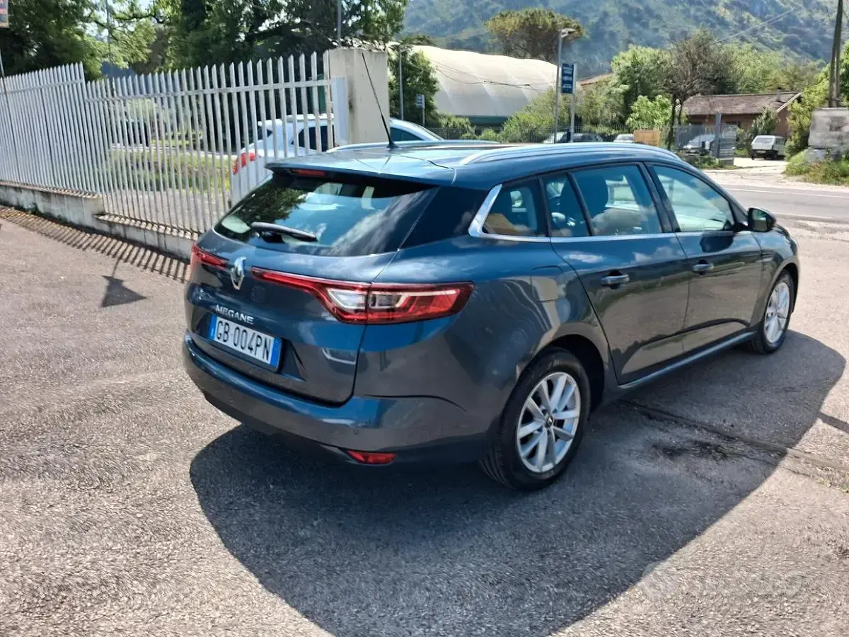 Usata Renault Mégane GrandTour 95 CV (69 kW) 2020 Blu Station wagon