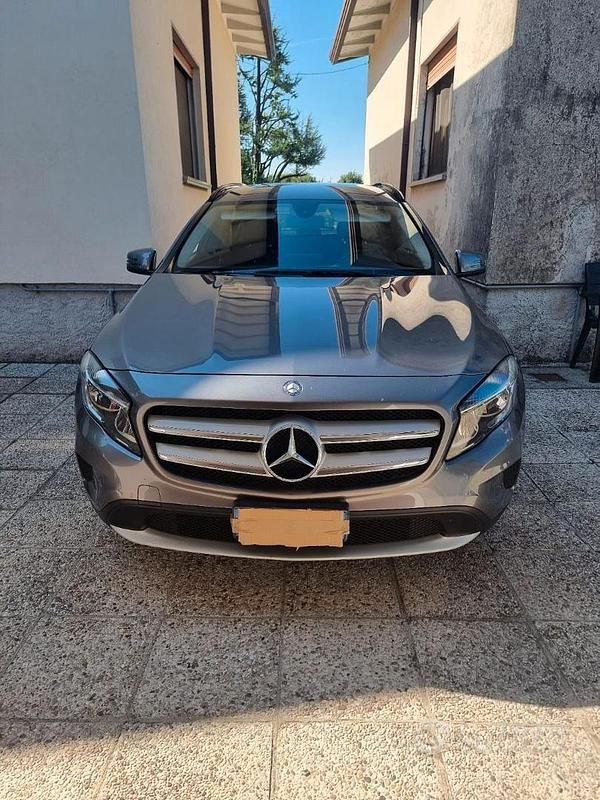 Usata Mercedes GLA200 Business 156 CV (114 kW) 2017 Grigio SUV