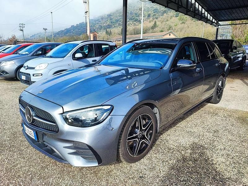 Usata Mercedes E220 Premium Plus 200 CV (147 kW) 2022 Grigio Station wagon