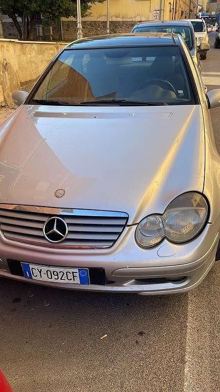 Grigio Usata 2002 Mercedes C220 Coupé | 2200 € (Buon prezzo) - Immagine 1/4
