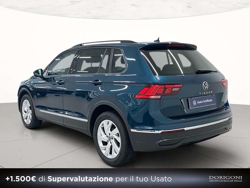 Usata VW Tiguan Life 150 CV (110 kW) 2021 Night shade blue SUV