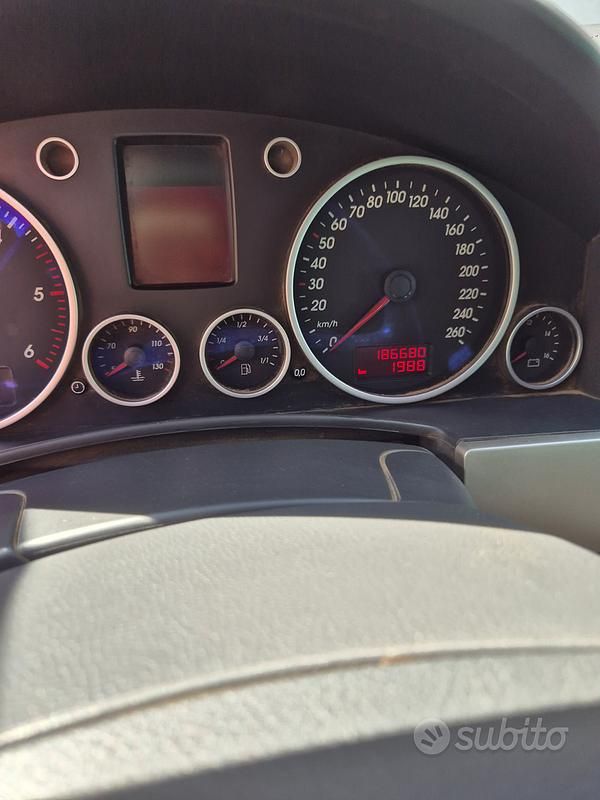 Usata VW Touareg 174 CV (127 kW) 2006 Nero SUV