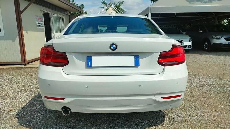 Usata BMW 218 Comfort Edition 150 CV (110 kW) 2017 Bianco / pastello Coupé