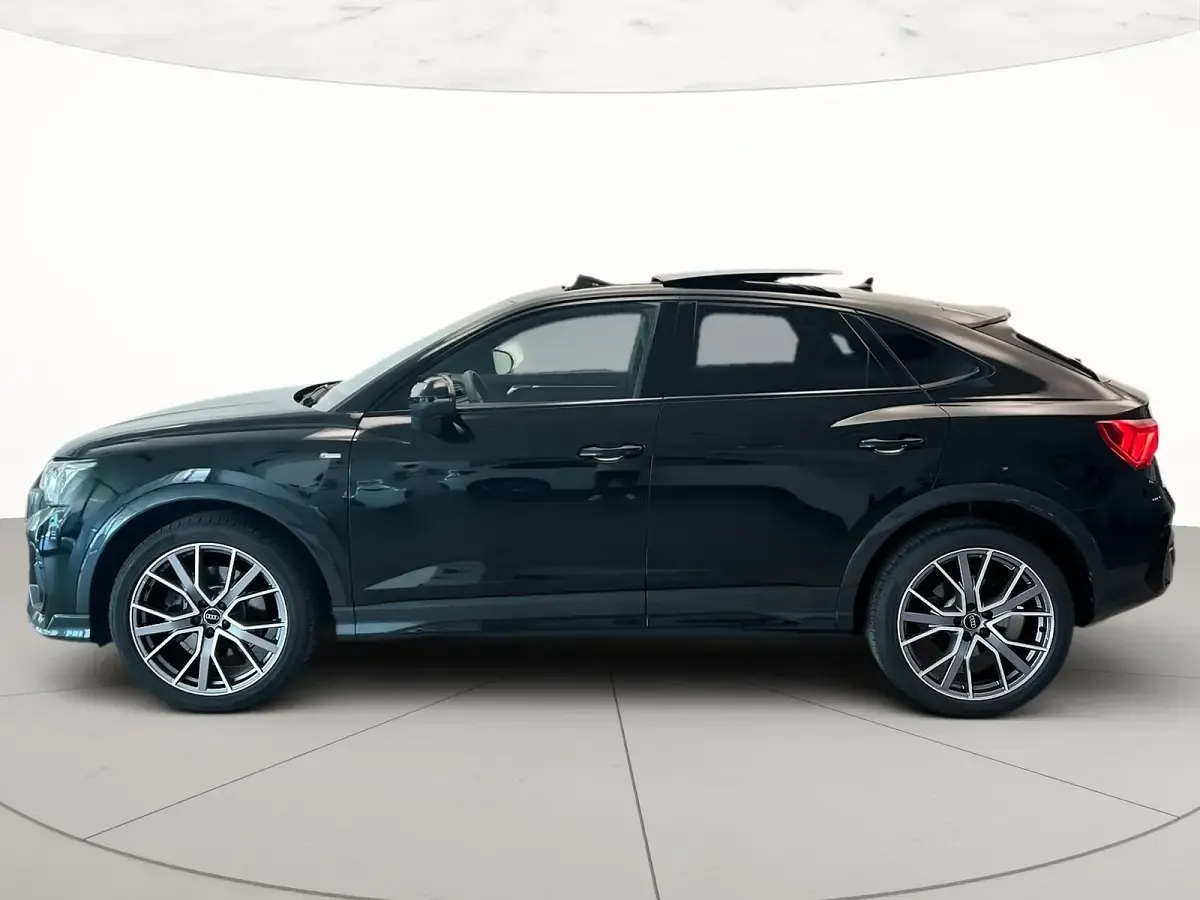 Usata Audi Q3 Sportback Comfort 193 CV (141 kW) 2025 0e nero mito metallizzato SUV