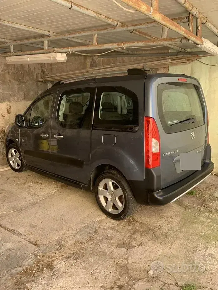 Usata Peugeot Partner Tepee 92 CV (67 kW) 2012 Grigio Monovolume