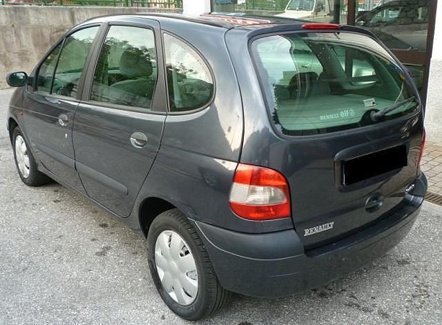 Usata Renault Scénic 107 CV (78 kW) 2002 Grigio Monovolume