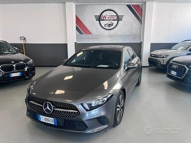 Usata Mercedes A180 Business 109 CV (80 kW) 2018 Grigio Berlina