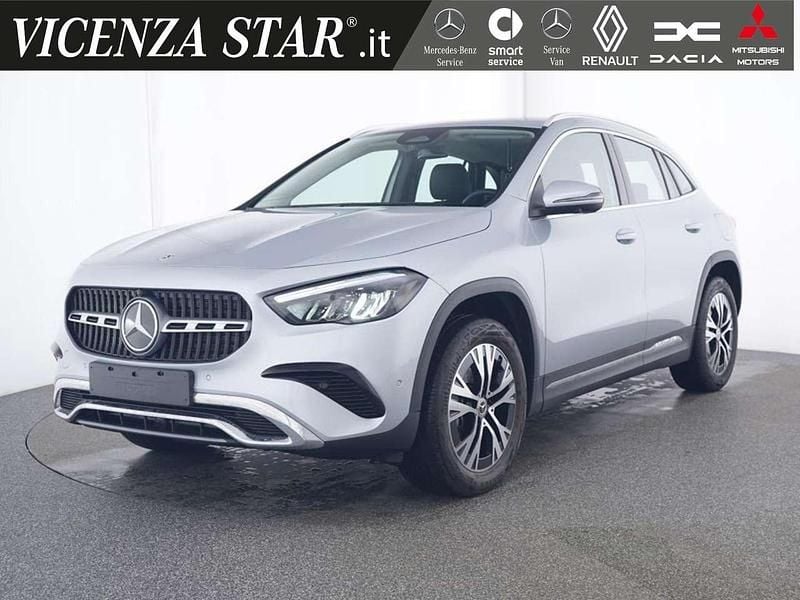 Usata Mercedes GLA200 150 CV (110 kW) 2025 Argento SUV