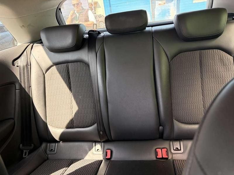 Usata Audi A3 Attraction 105 CV (77 kW) 2013 Bianco Berlina