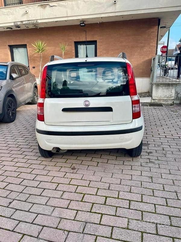 Usata Fiat Panda Dynamic 69 CV (50 kW) 2012 Bianco Utilitaria