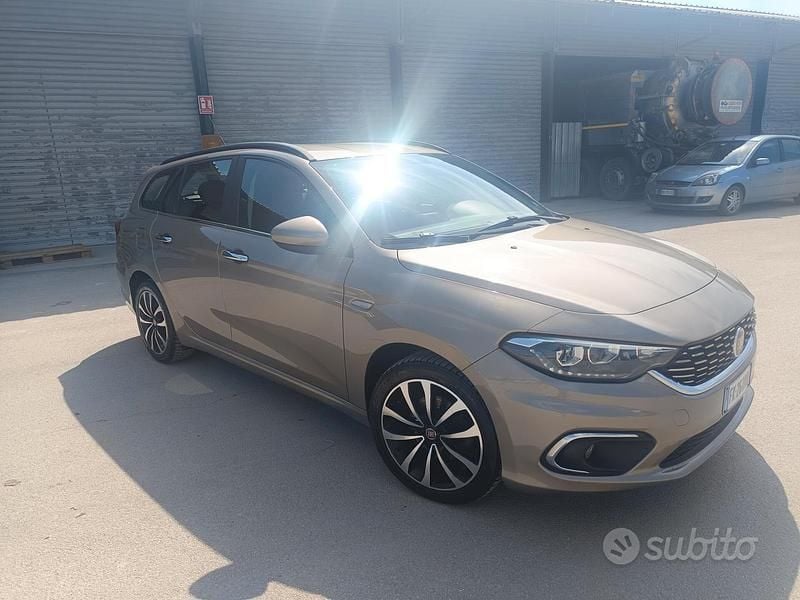 Usata Fiat Tipo Lounge 120 CV (88 kW) 2017 Marrone Berlina