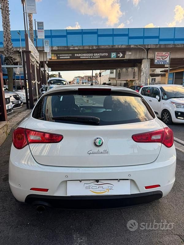 Usata Alfa Romeo Giulietta Progression 120 CV (88 kW) 2012 Bianco Utilitaria