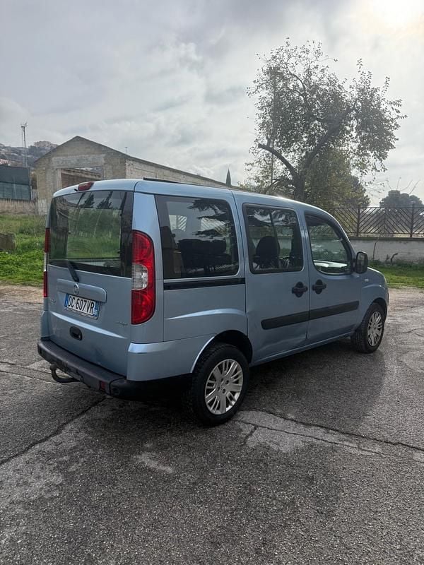 Usata Fiat Doblò Family 74 CV (54 kW) 2006 Blu Monovolume