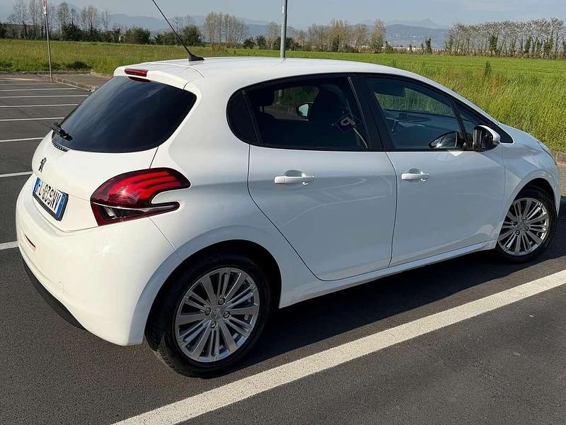 Usata Peugeot 208 Active 82 CV (60 kW) 2017 Bianco Utilitaria