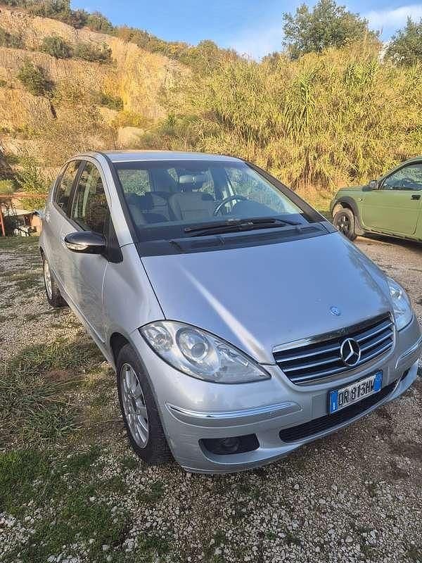 Usata Mercedes A180 Classic 109 CV (80 kW) 2011 Grigio Monovolume