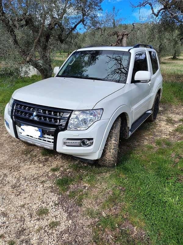 Usata Mitsubishi Pajero Instyle 200 CV (147 kW) 2019 Bianco SUV