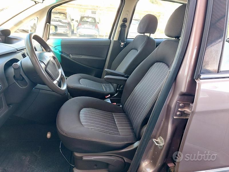 Usata Lancia Musa 90 CV (66 kW) 2008 Grigio Monovolume