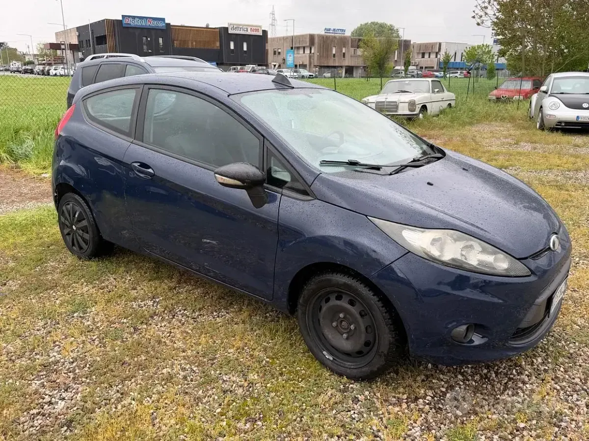 Usata Ford Fiesta 92 CV (67 kW) 2009 Blu Berlina
