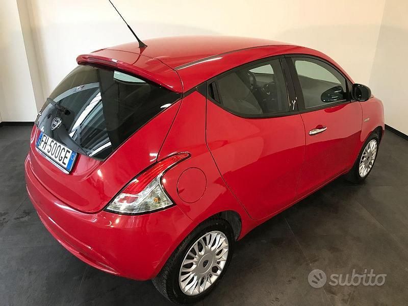 Usata Lancia Ypsilon Gold 69 CV (50 kW) 2017 Rosso Utilitaria